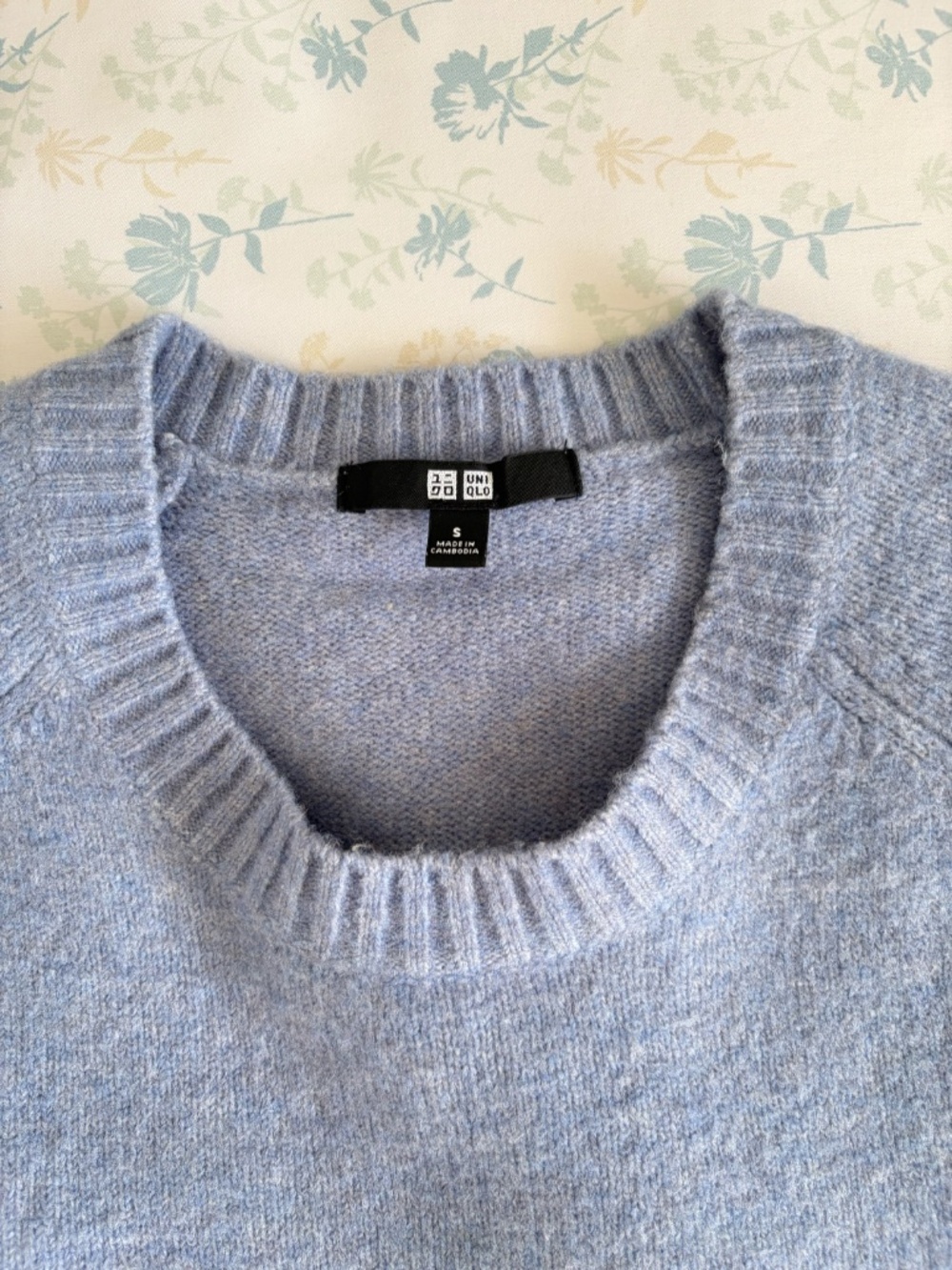 sweater - Picture 3 of 4